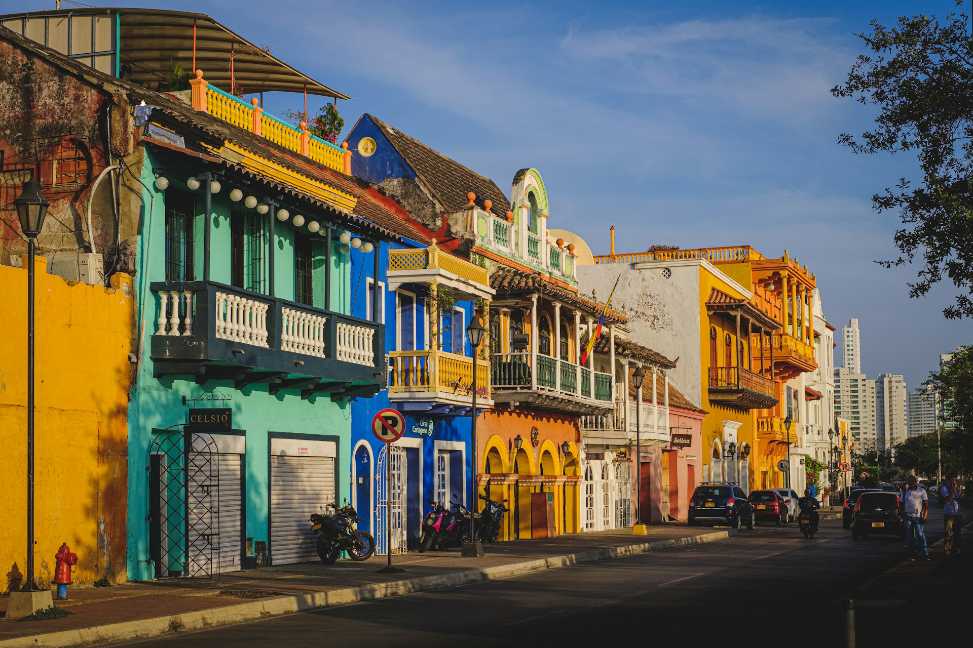 Rue colorée en Colombie